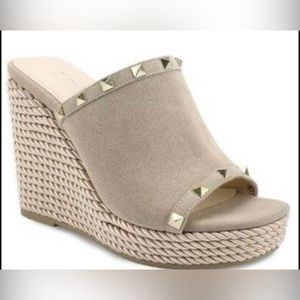 Brand new Marc Fisher Wedges!!